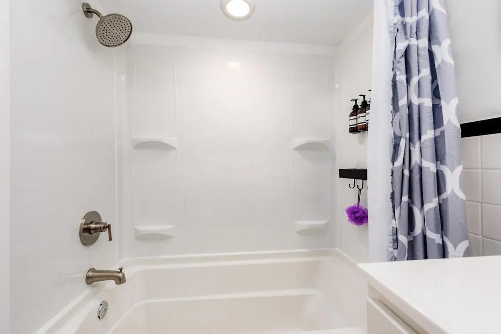 Lovely Landing Pad Near Lambert Airport 3 Bed Bath Berkeley United States