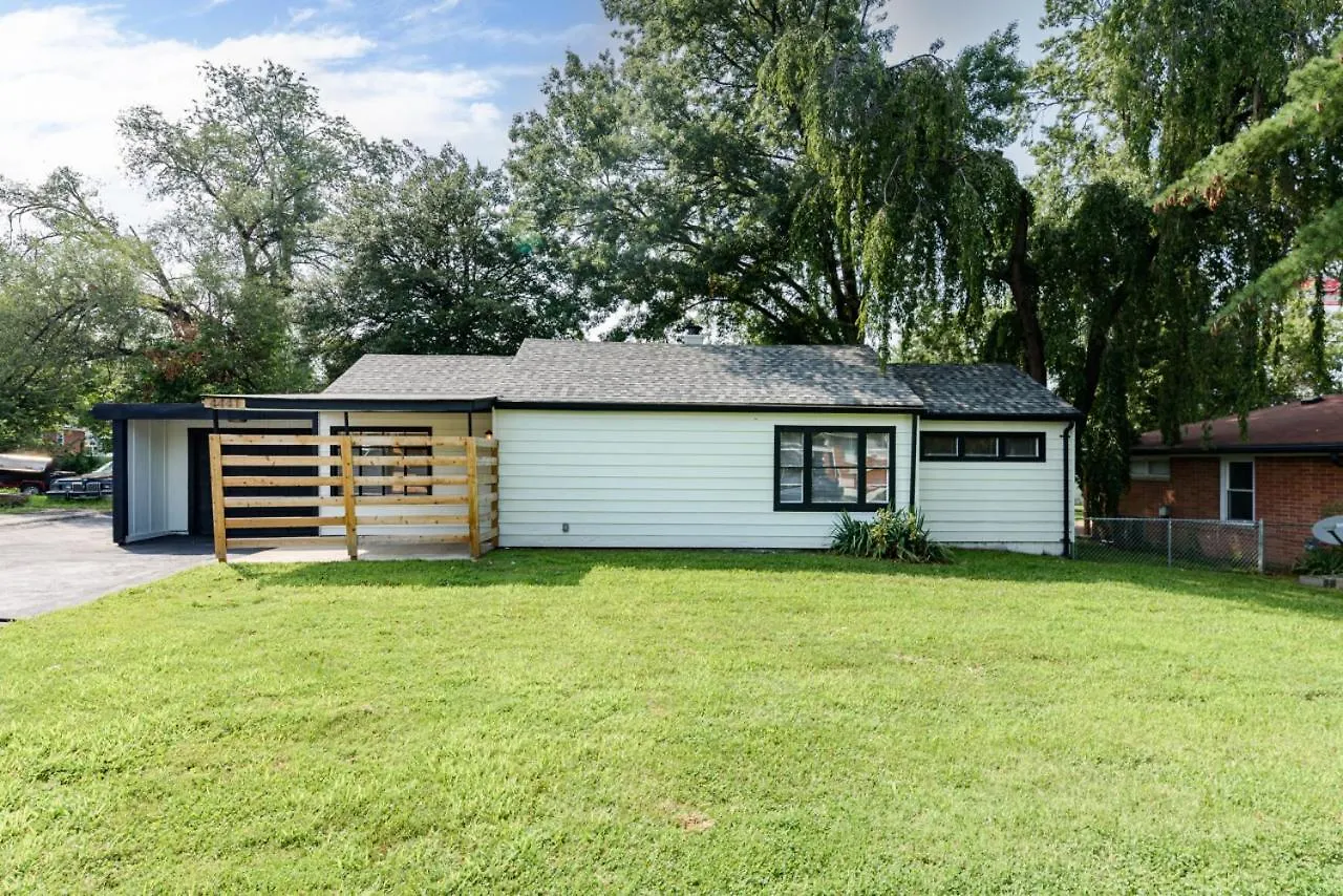 Lovely Landing Pad Near Lambert Airport 3 Bed Bath Berkeley