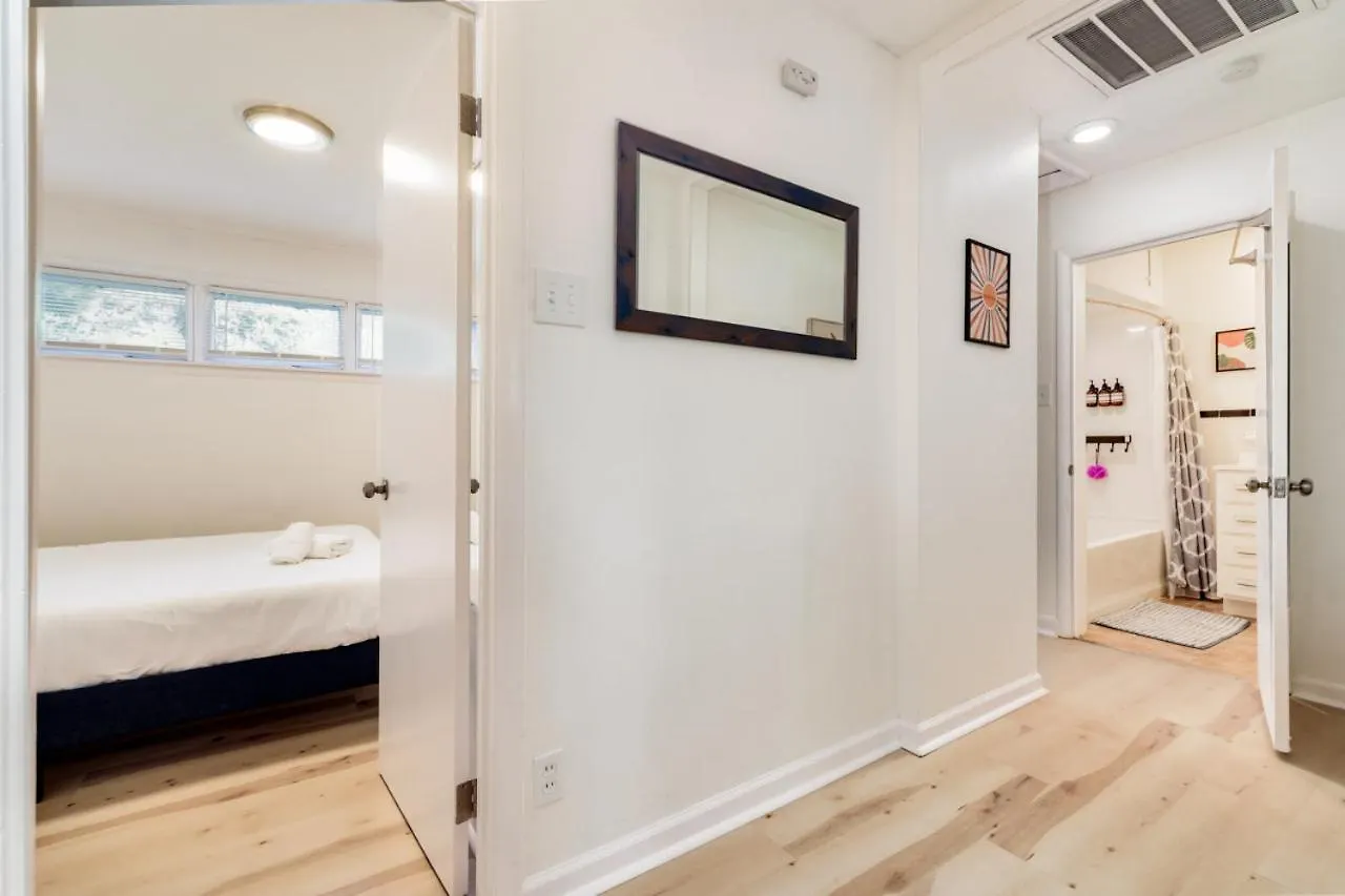 Lovely Landing Pad Near Lambert Airport 3 Bed Bath Berkeley Holiday home