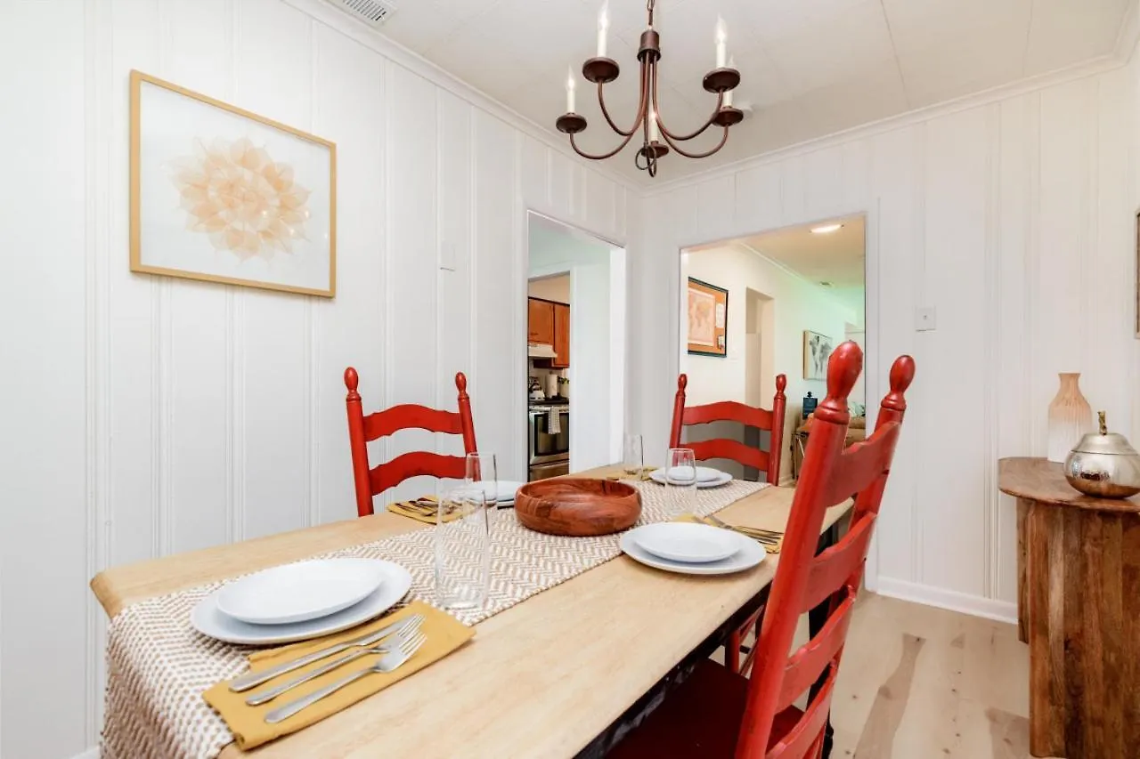 Lovely Landing Pad Near Lambert Airport 3 Bed Bath Berkeley