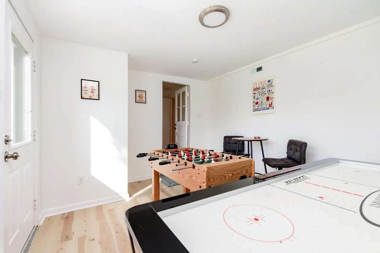 Lovely Landing Pad Near Lambert Airport 3 Bed Bath Berkeley